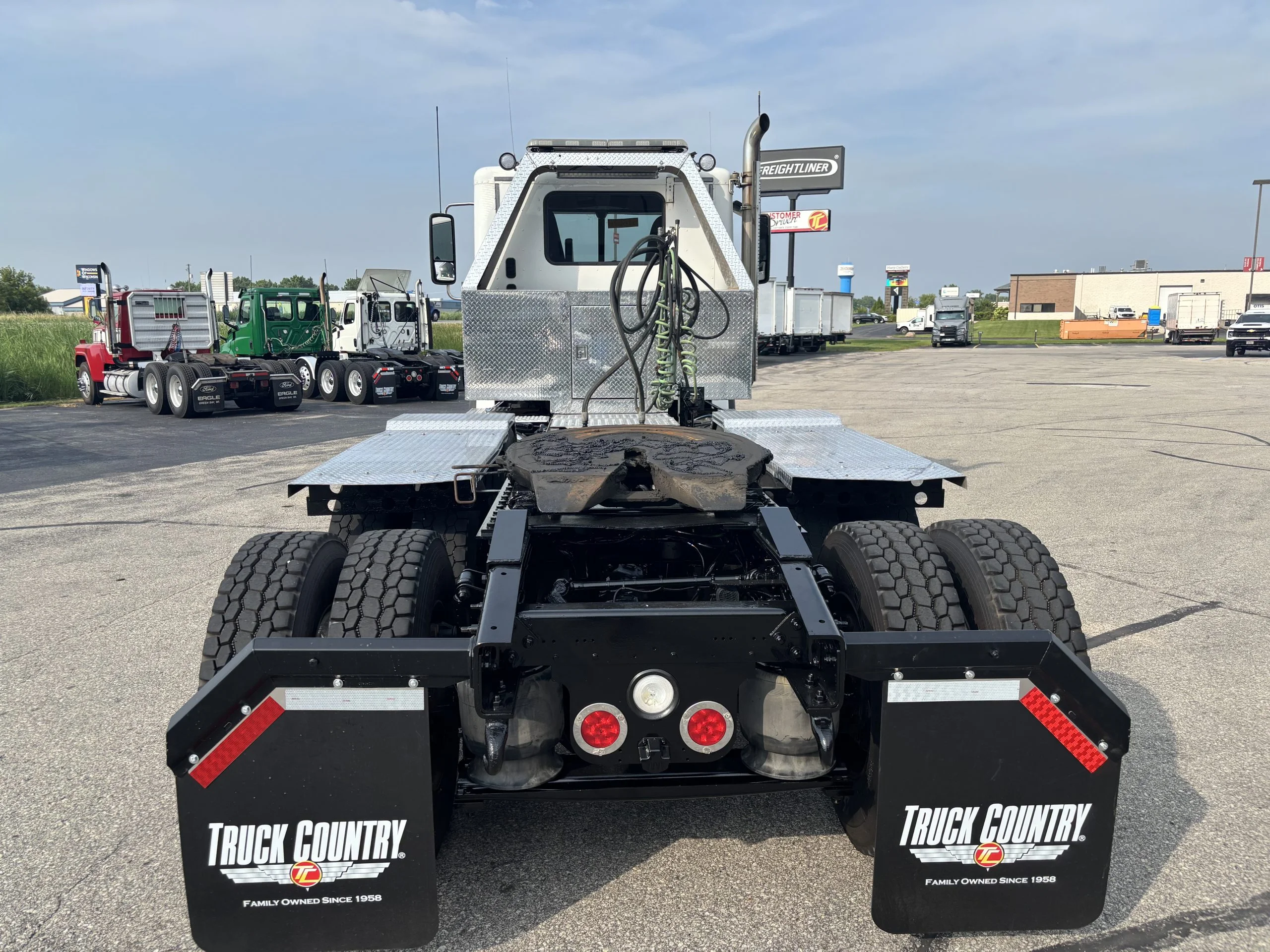 2020 Freightliner 122SD in Dubuque, IA — photo 4