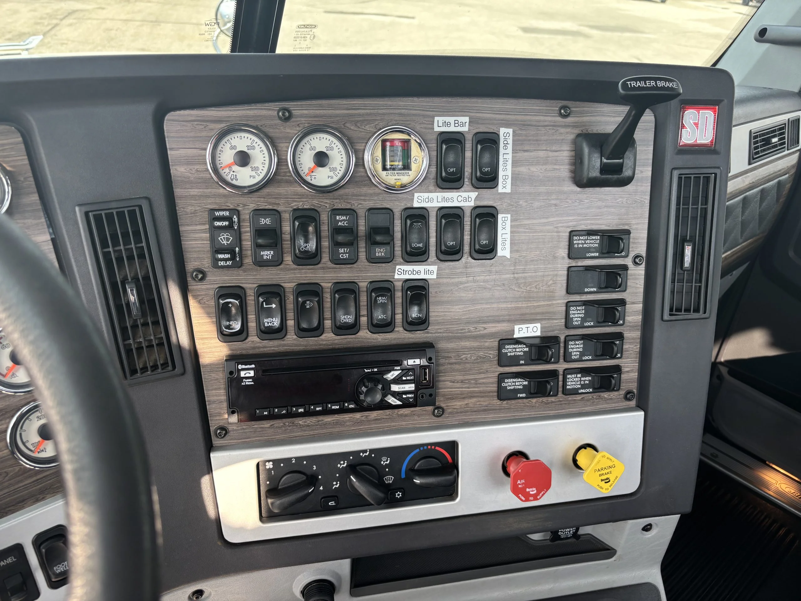 2020 Freightliner 122SD in Dubuque, IA — photo 6