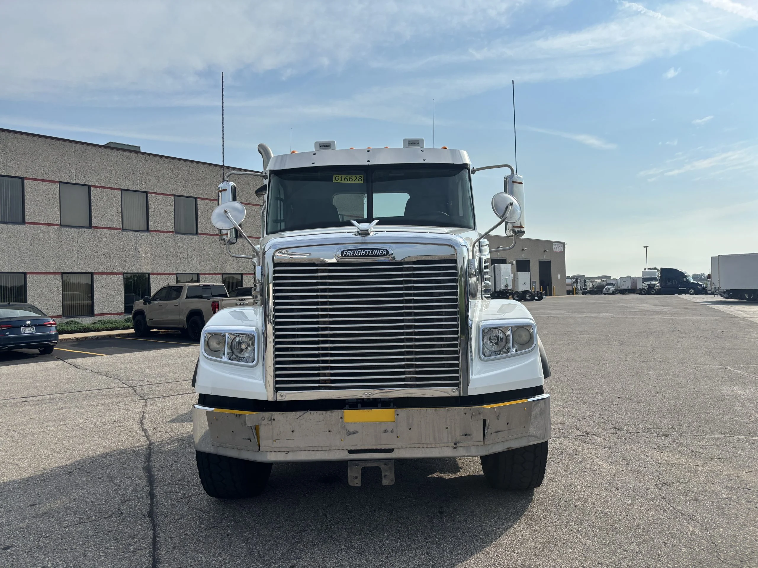2020 Freightliner 122SD in Dubuque, IA — photo 2