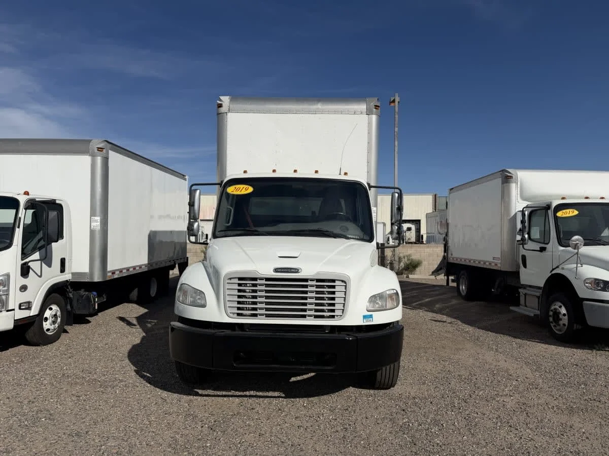 2019 Freightliner M2 106 in Phoenix, AZ — photo 2