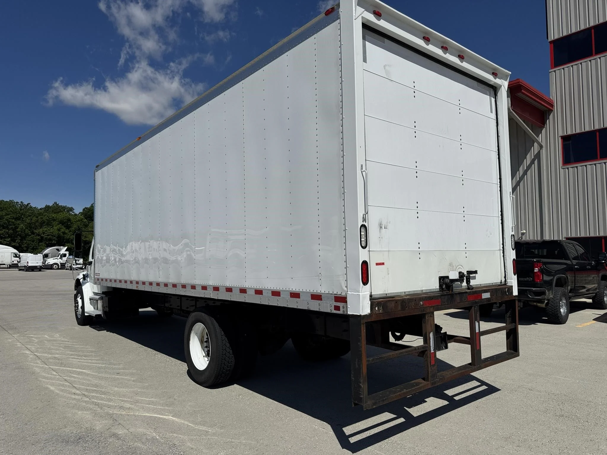 2016 Freightliner eM2 — photo 4