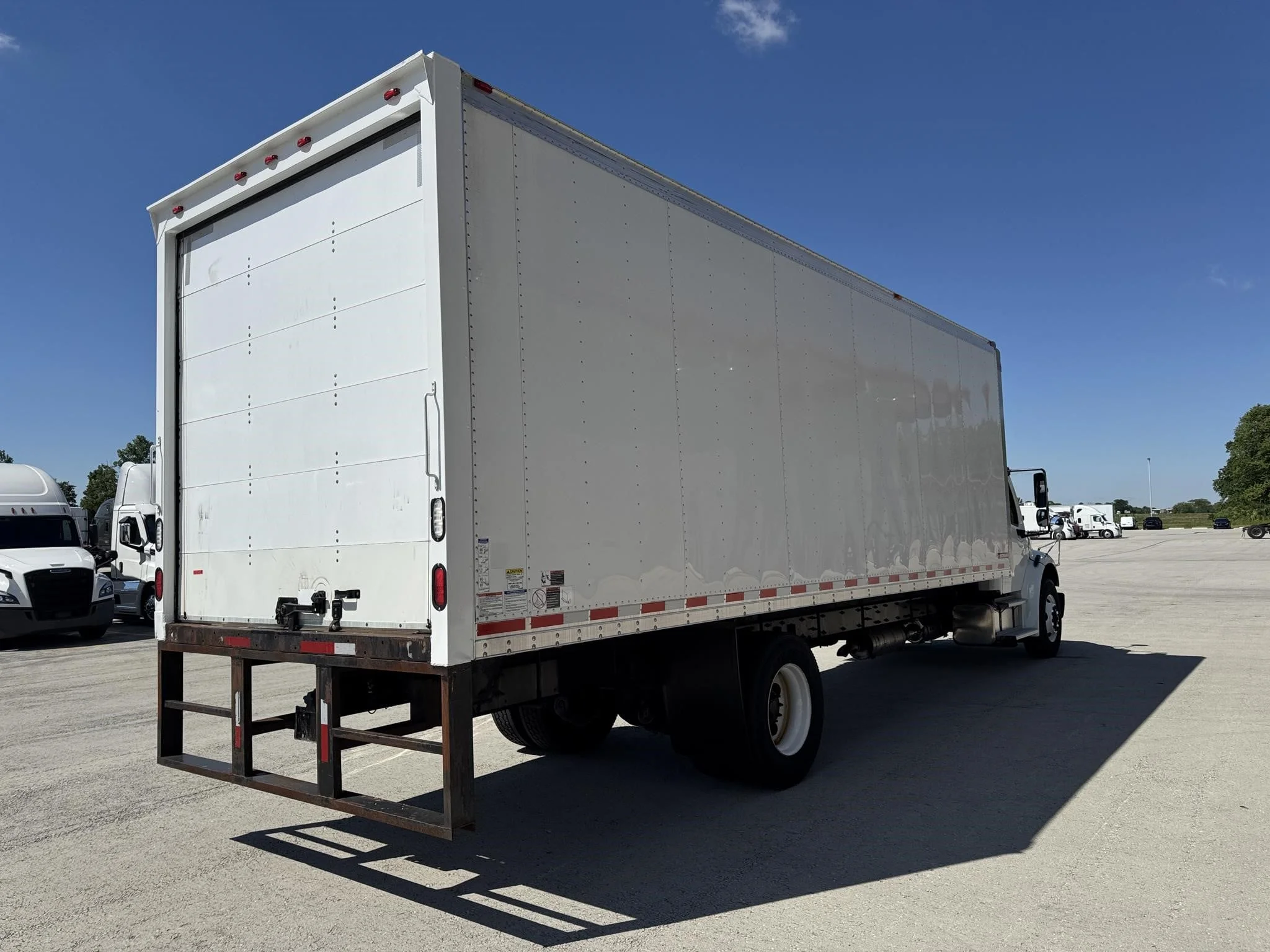 2016 Freightliner eM2 — photo 6