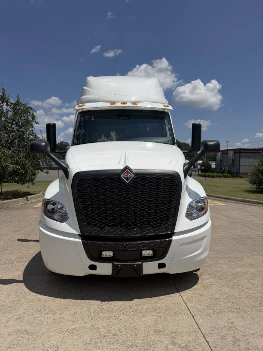 2027 International LT — photo 9