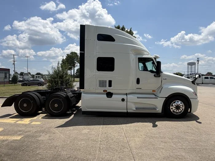 2027 International LT — photo 7