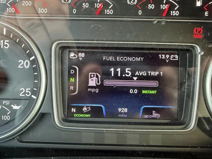 2027 International LT — photo 11