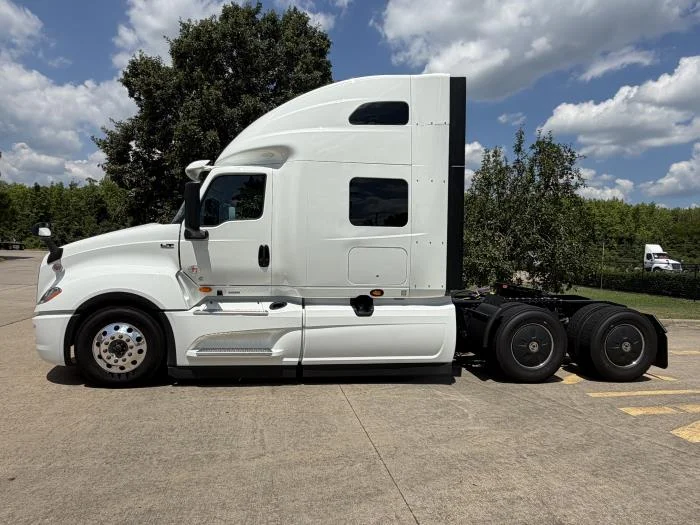 2027 International LT — photo 3