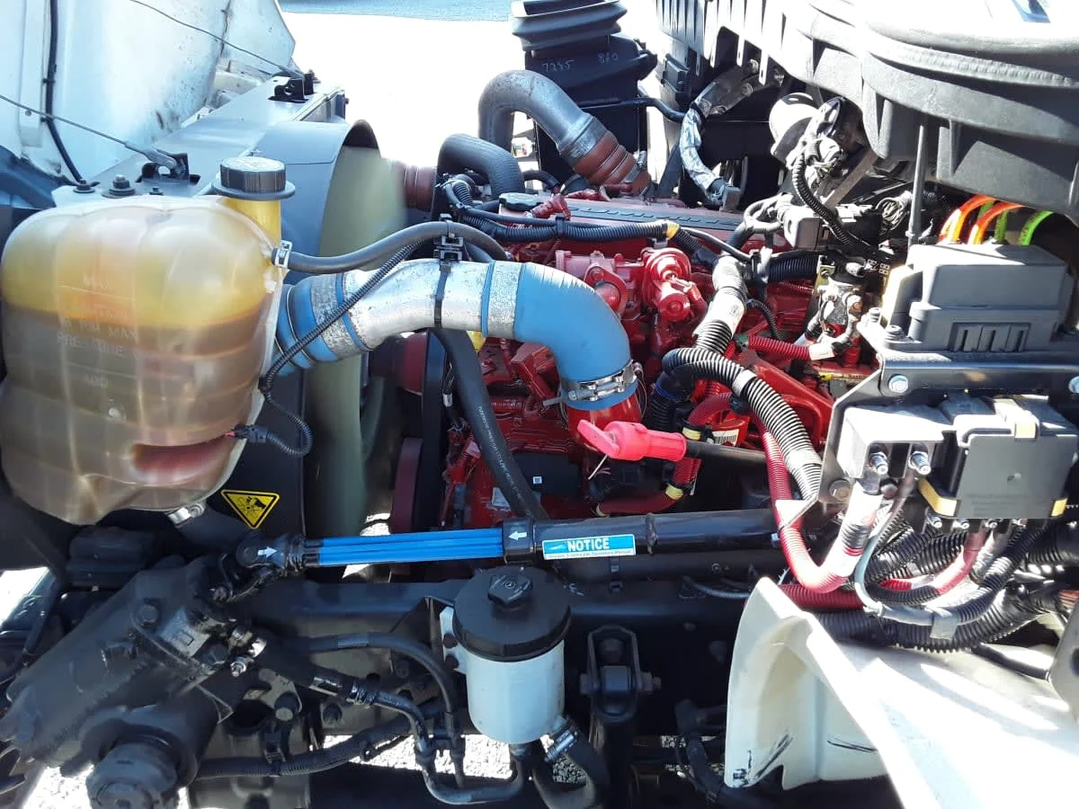 2018 International 4300 - image 8