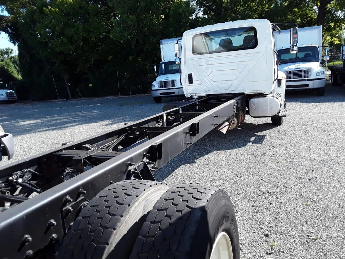 2018 International 4300 - image 4