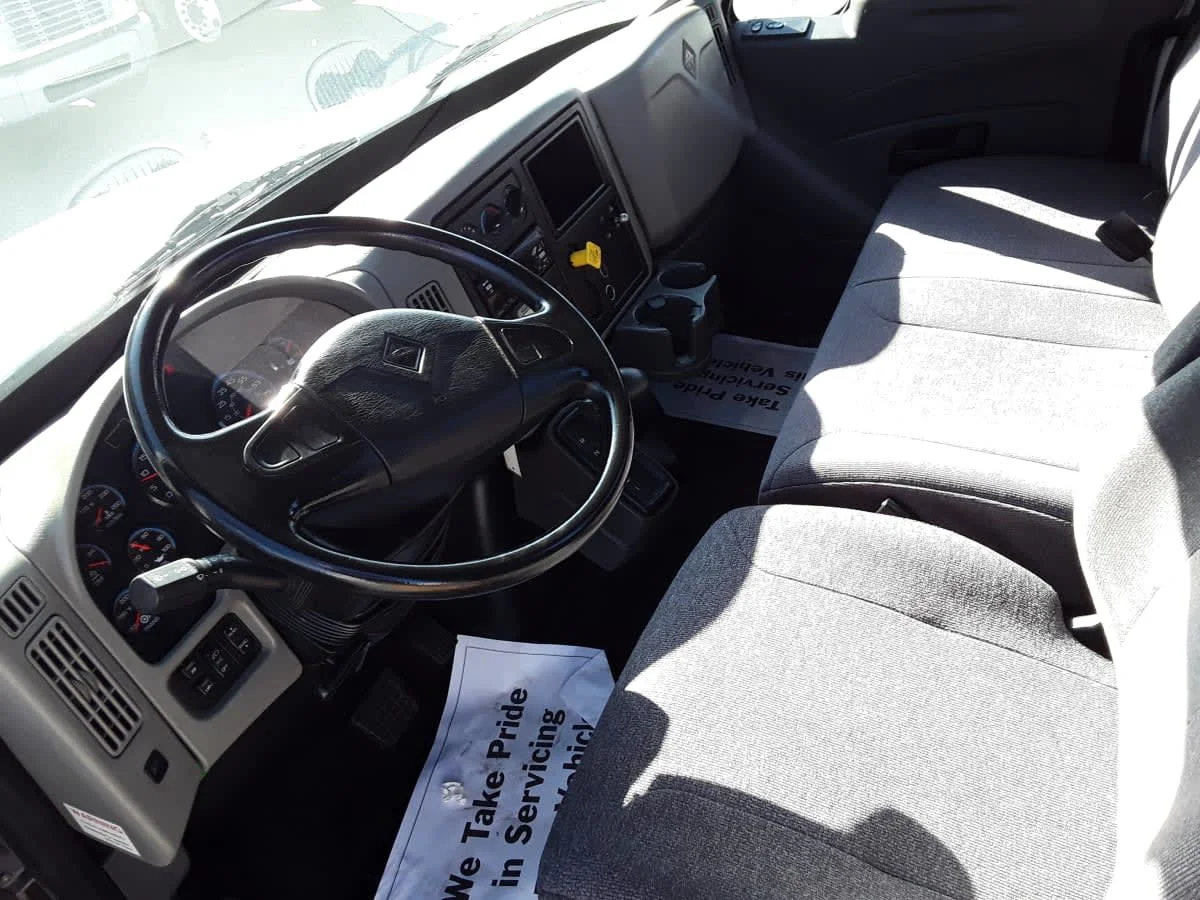 2018 International 4300 - image 7