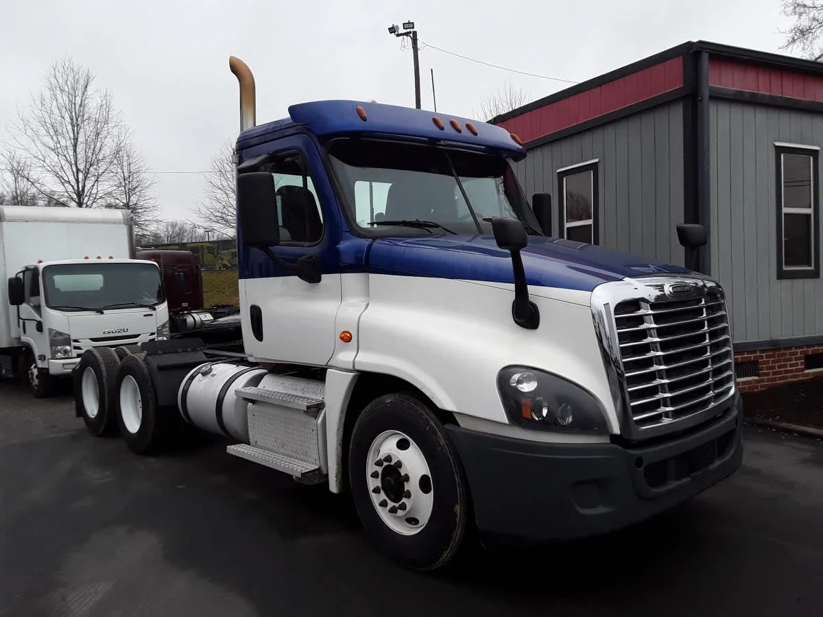 2020 Freightliner Cascadia in Charlotte, NC — photo 3