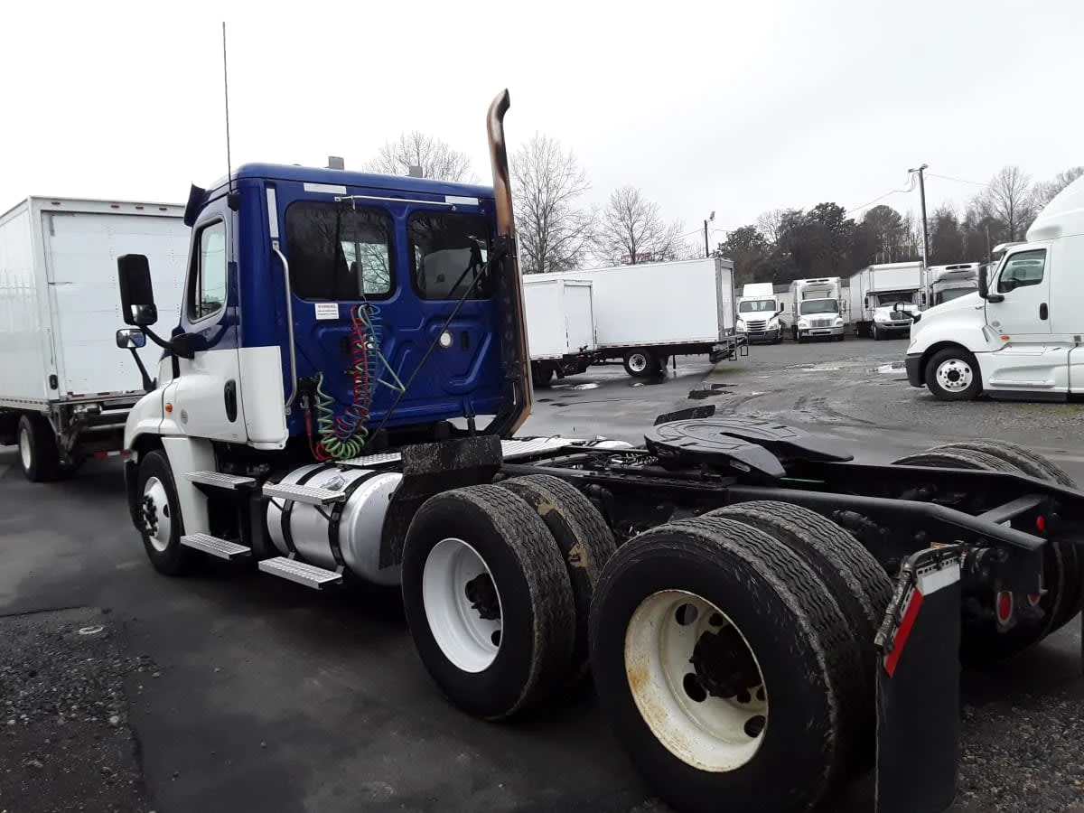 2020 Freightliner Cascadia in Charlotte, NC — photo 6