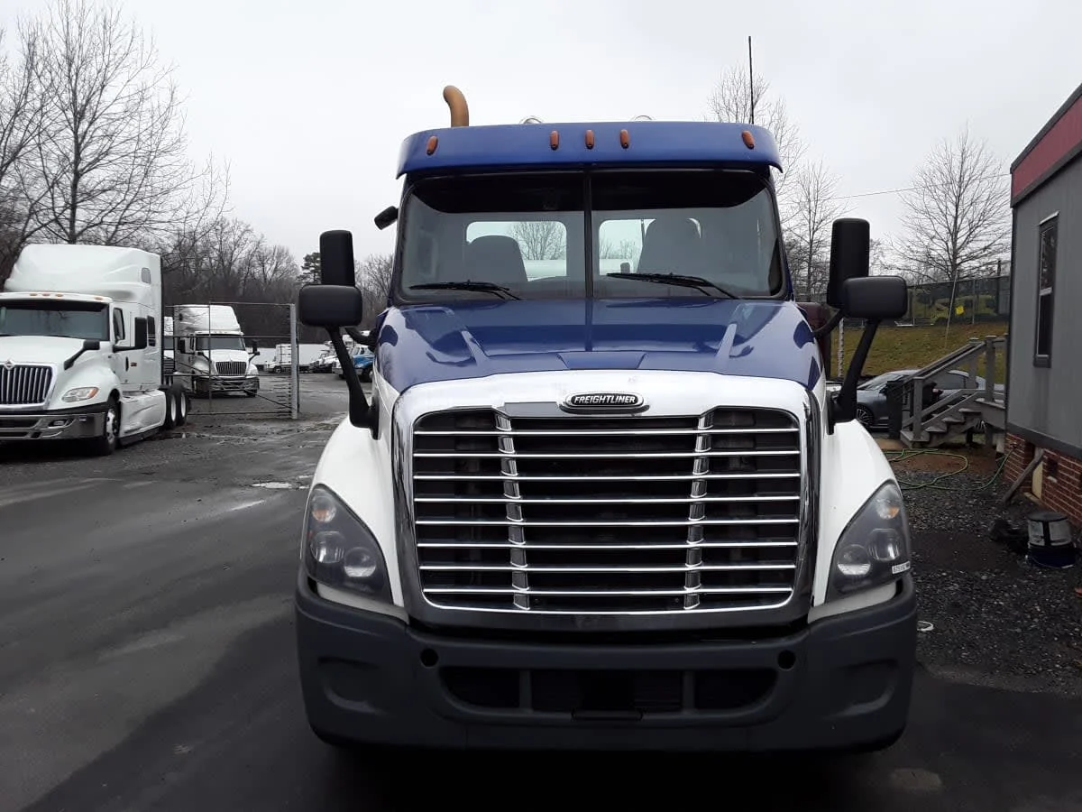 2020 Freightliner Cascadia in Charlotte, NC — photo 2