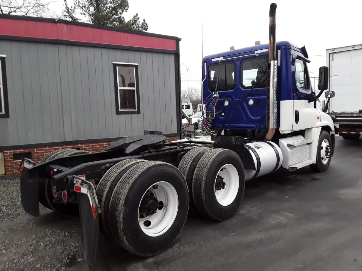 2020 Freightliner Cascadia in Charlotte, NC — photo 4