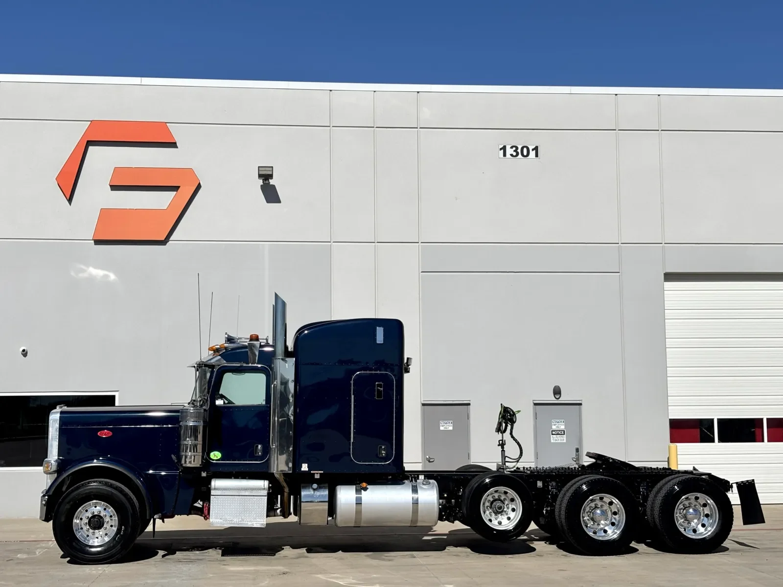 2024 Peterbilt 389 - image 4