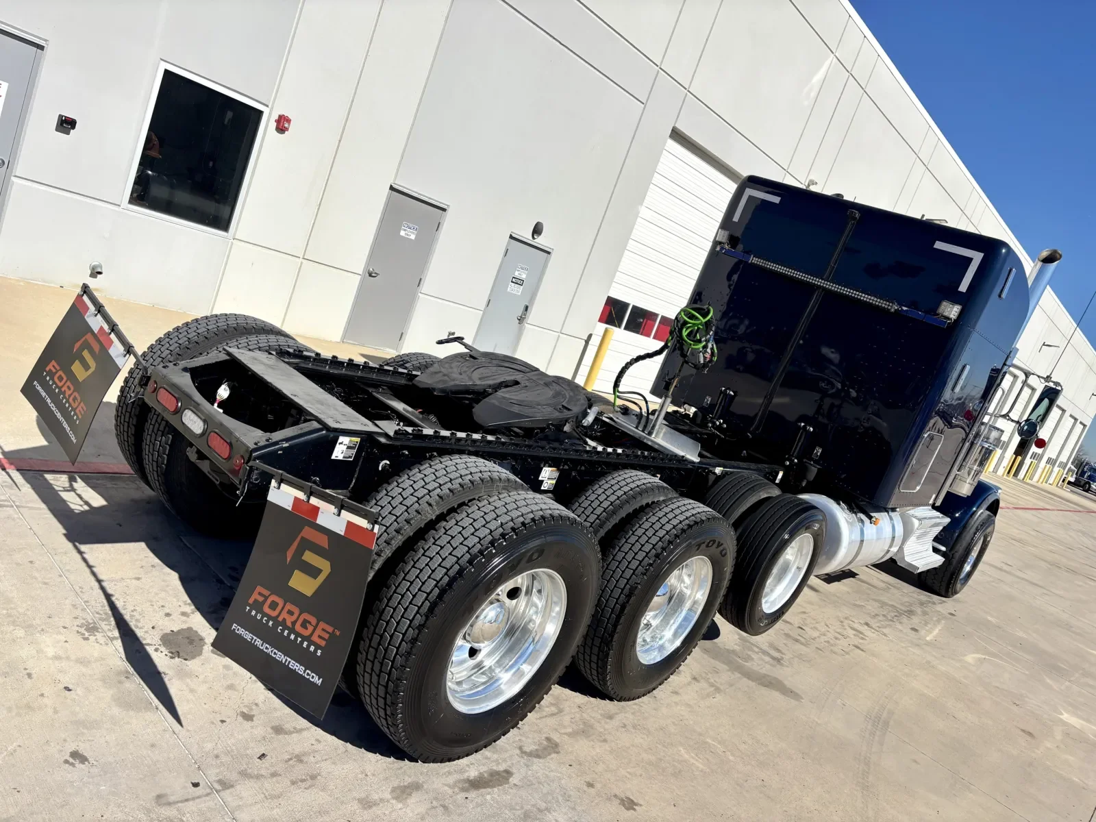 2024 Peterbilt 389 - image 11