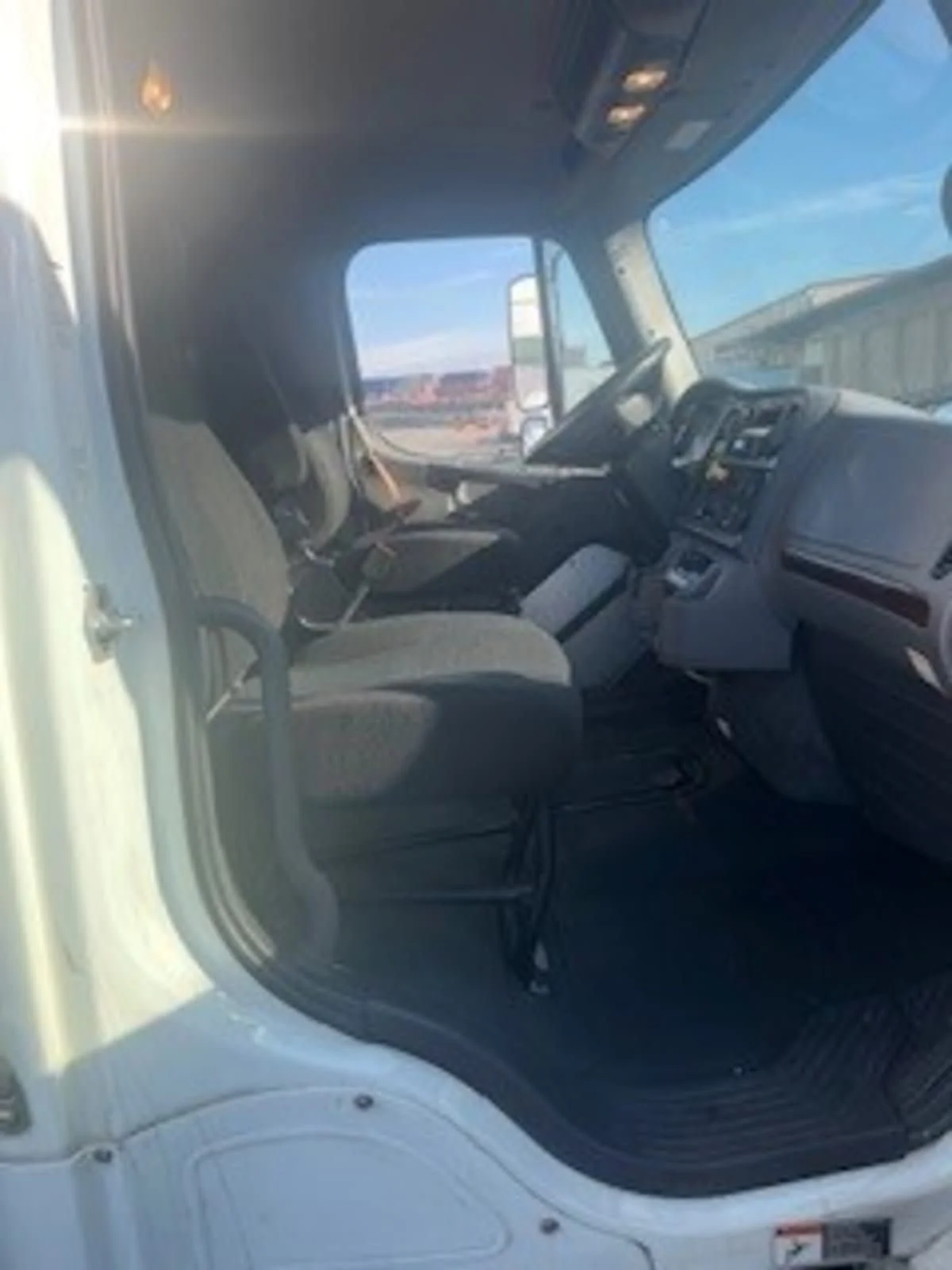 2020 Freightliner M2 106 - image 14