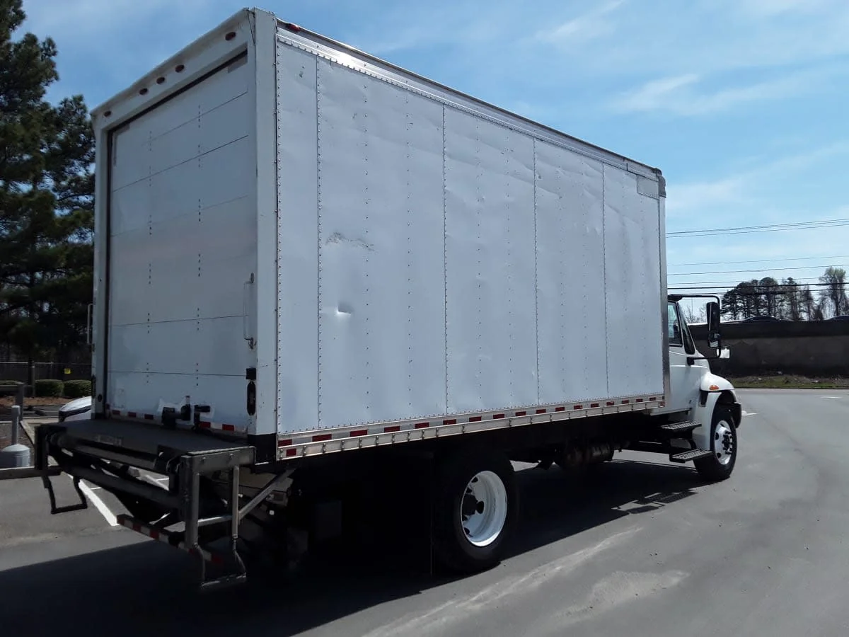 2018 International 4300 - image 4