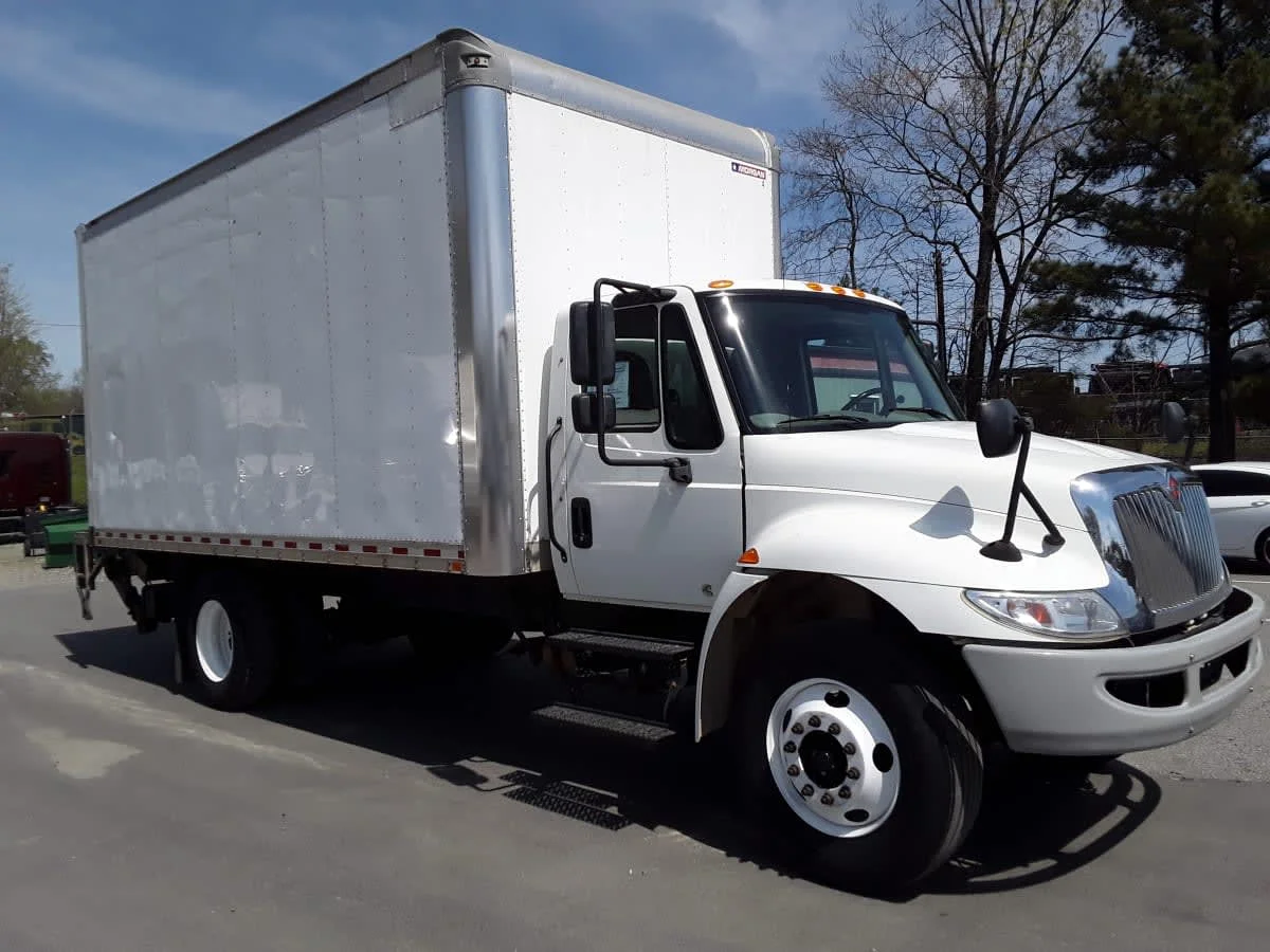 2018 International 4300 - image 3
