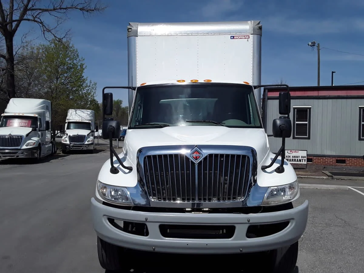 2018 International 4300 - image 2