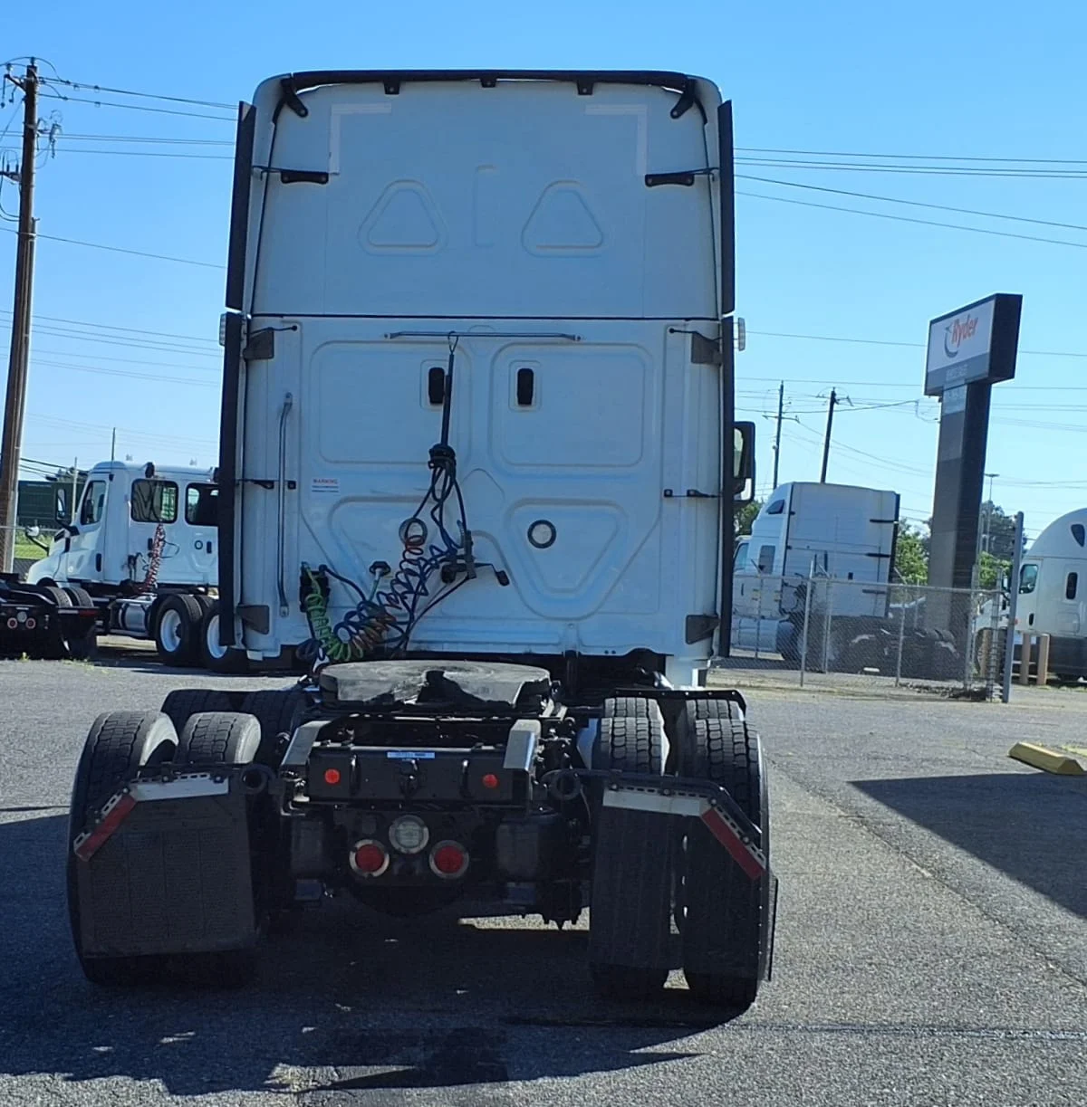 2021 Freightliner Cascadia in Memphis, TN — photo 5