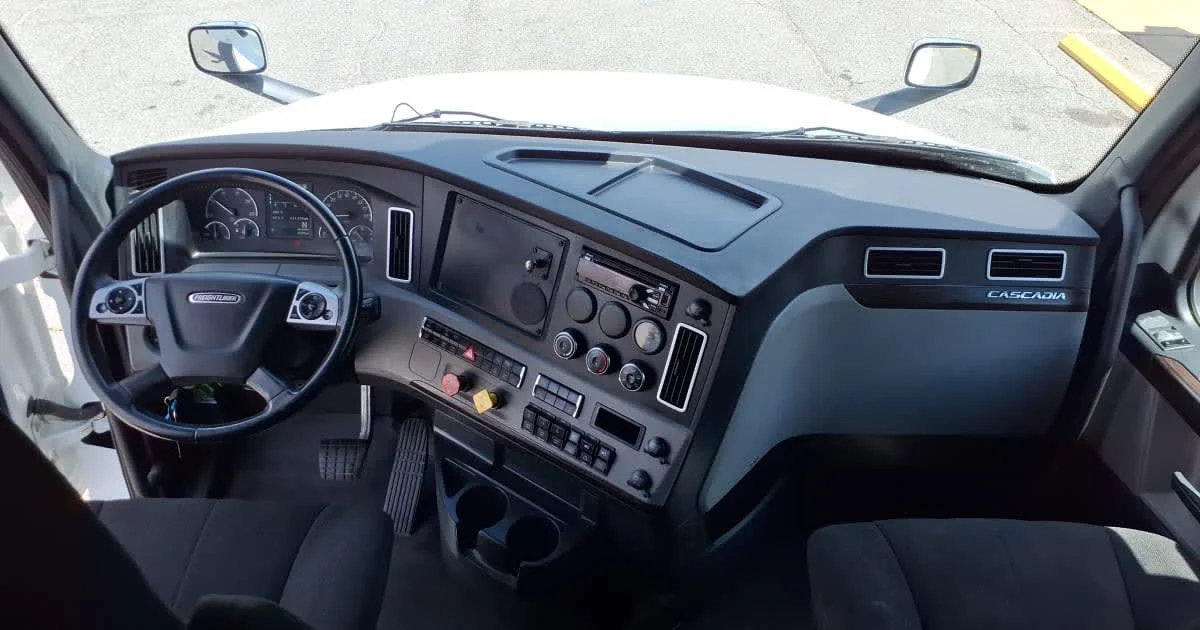 2021 Freightliner Cascadia in Memphis, TN — photo 11