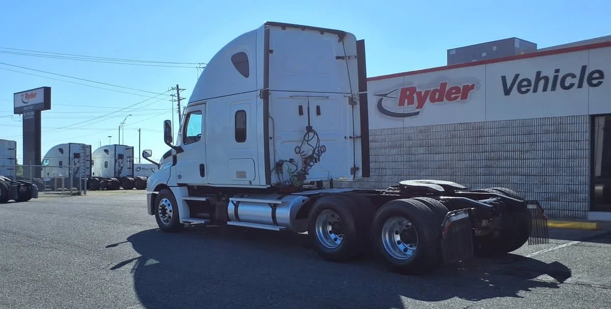 2021 Freightliner Cascadia in Memphis, TN — photo 6