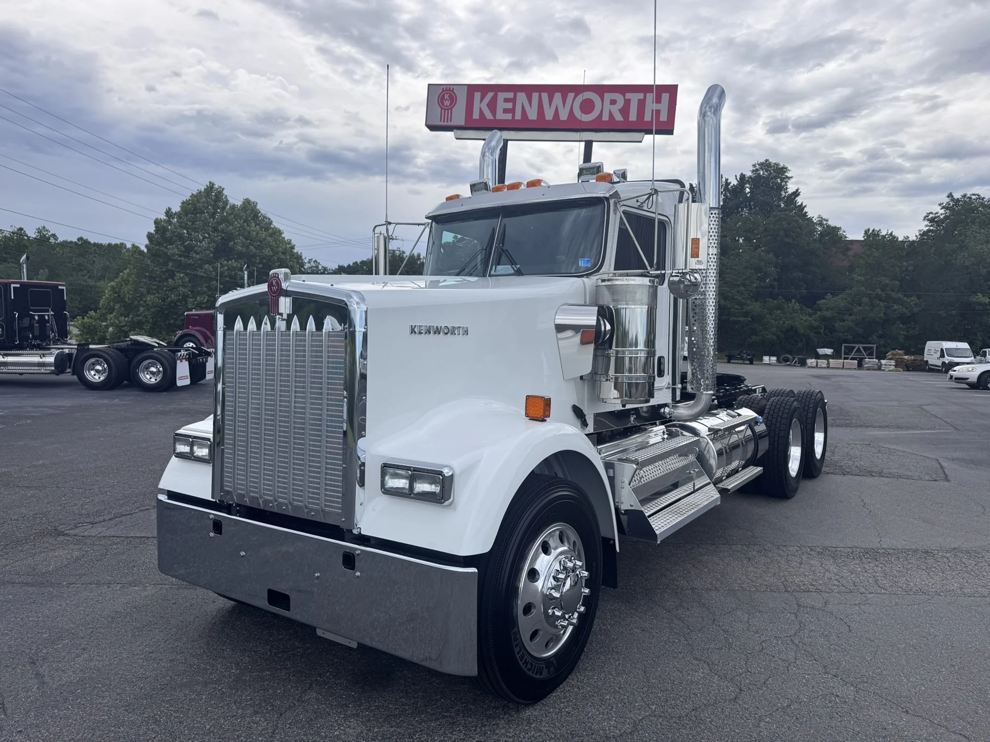 2027 Kenworth W900