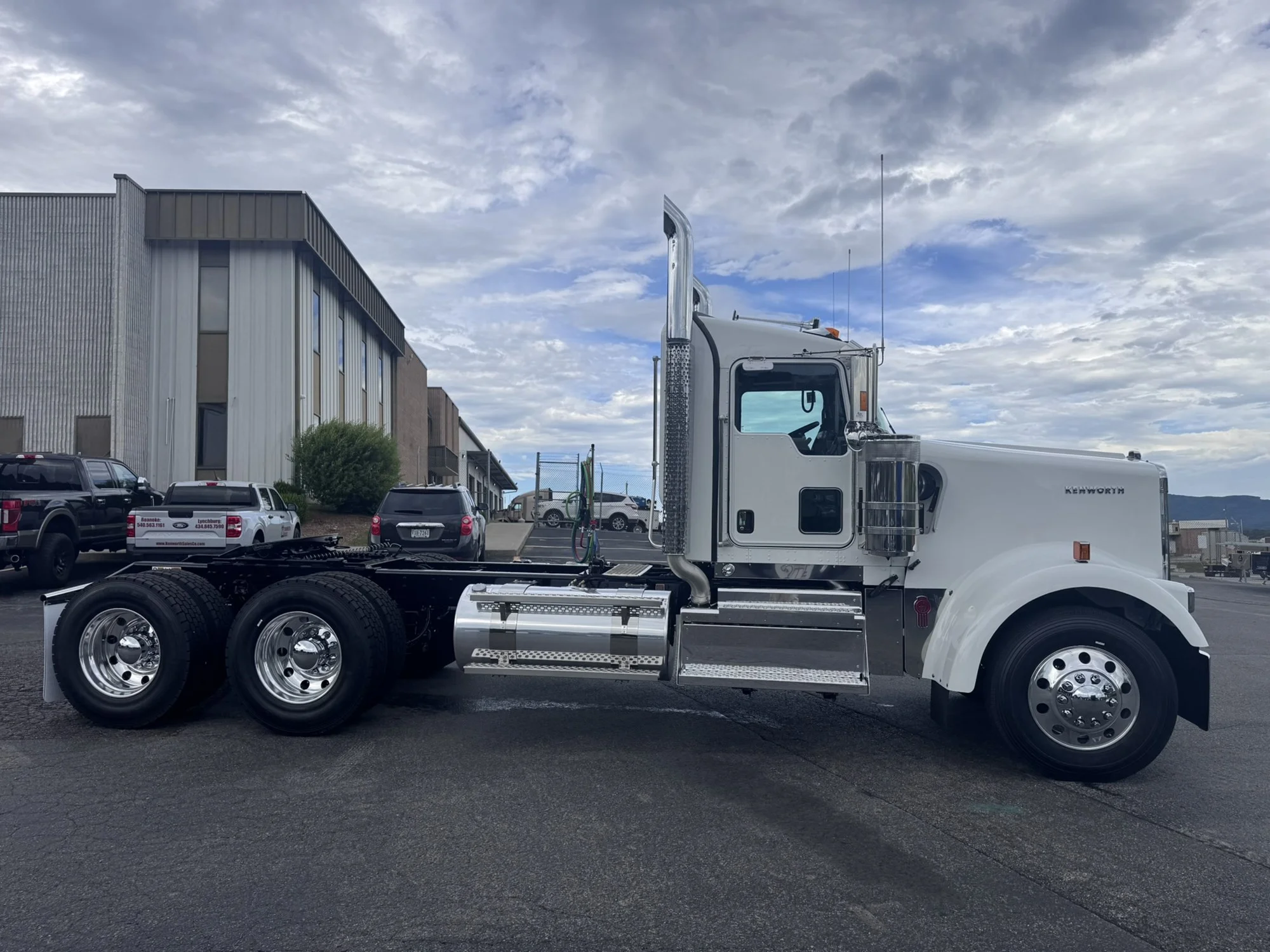 2027 Kenworth W900 in Roanoke, VA — photo 4