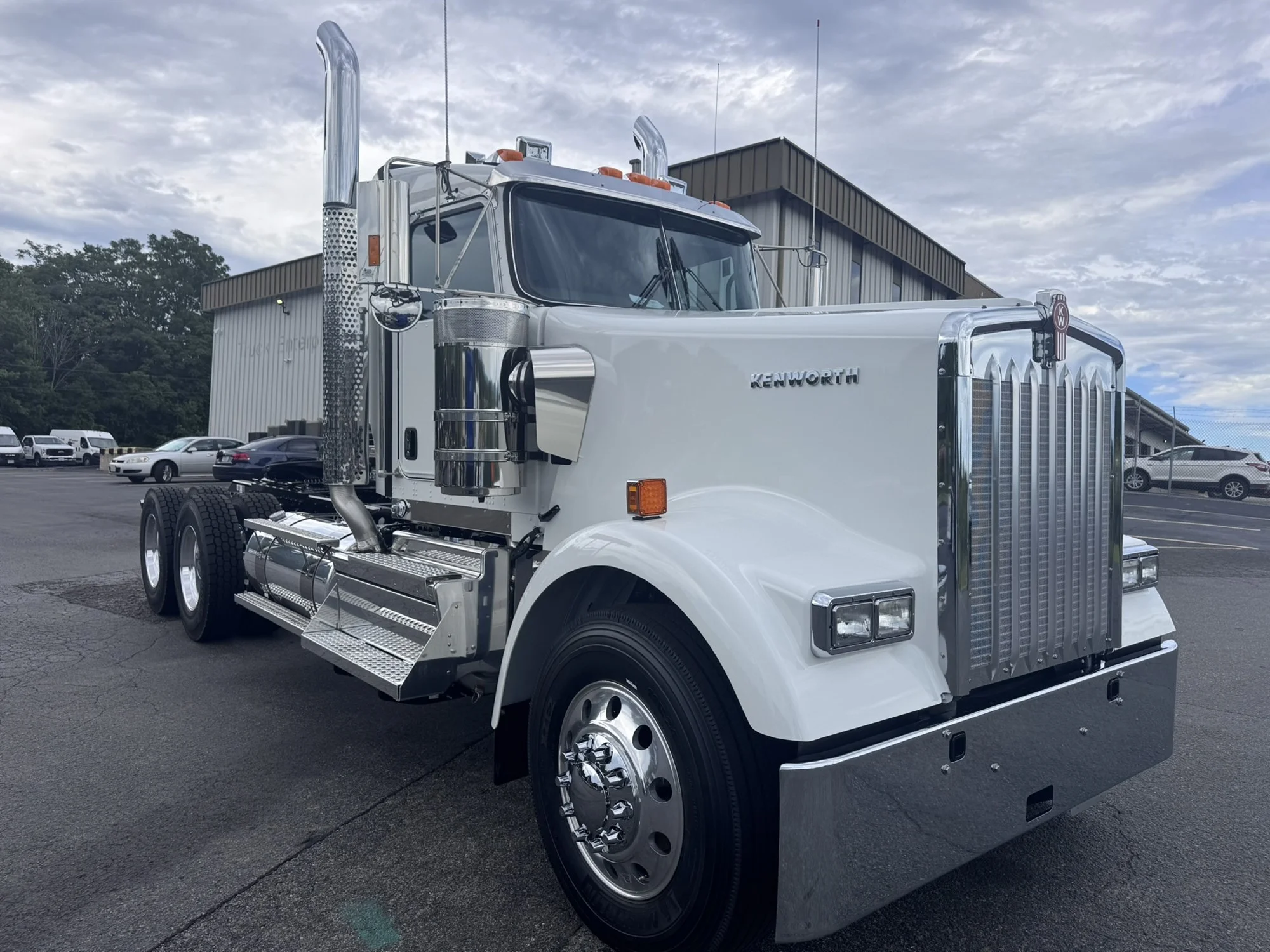 2027 Kenworth W900 in Roanoke, VA — photo 2