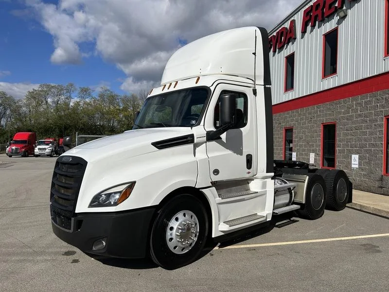 2022 Freightliner Cascadia - image 21