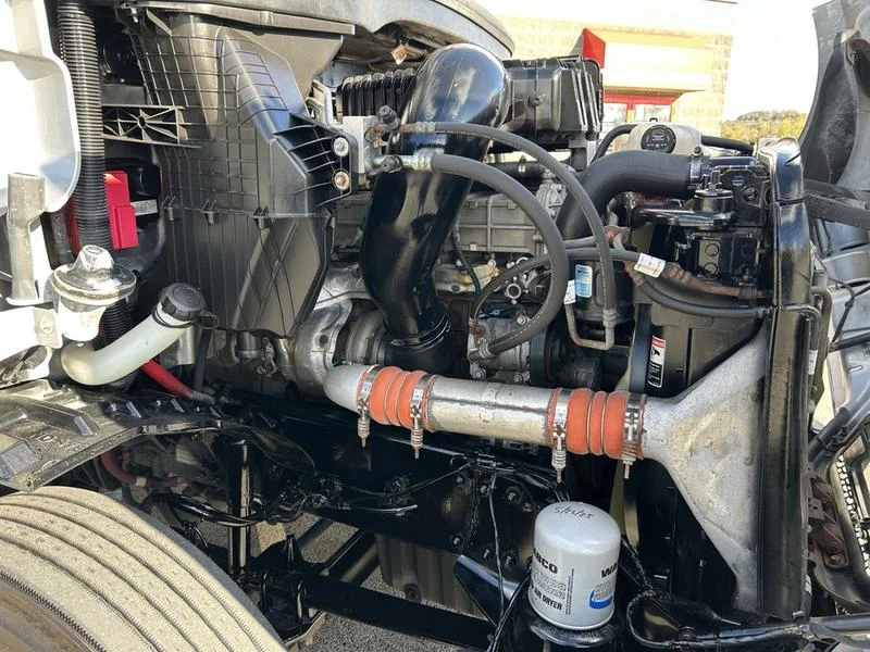 2022 Freightliner Cascadia in Pittsburgh, PA — photo 17