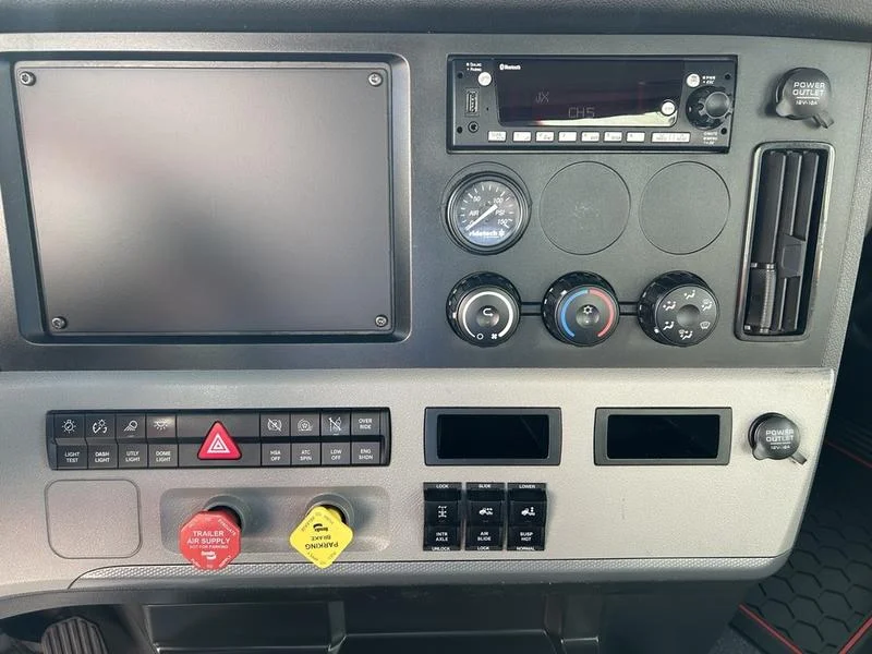 2022 Freightliner Cascadia in Pittsburgh, PA — photo 12