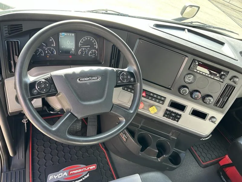 2022 Freightliner Cascadia in Pittsburgh, PA — photo 14