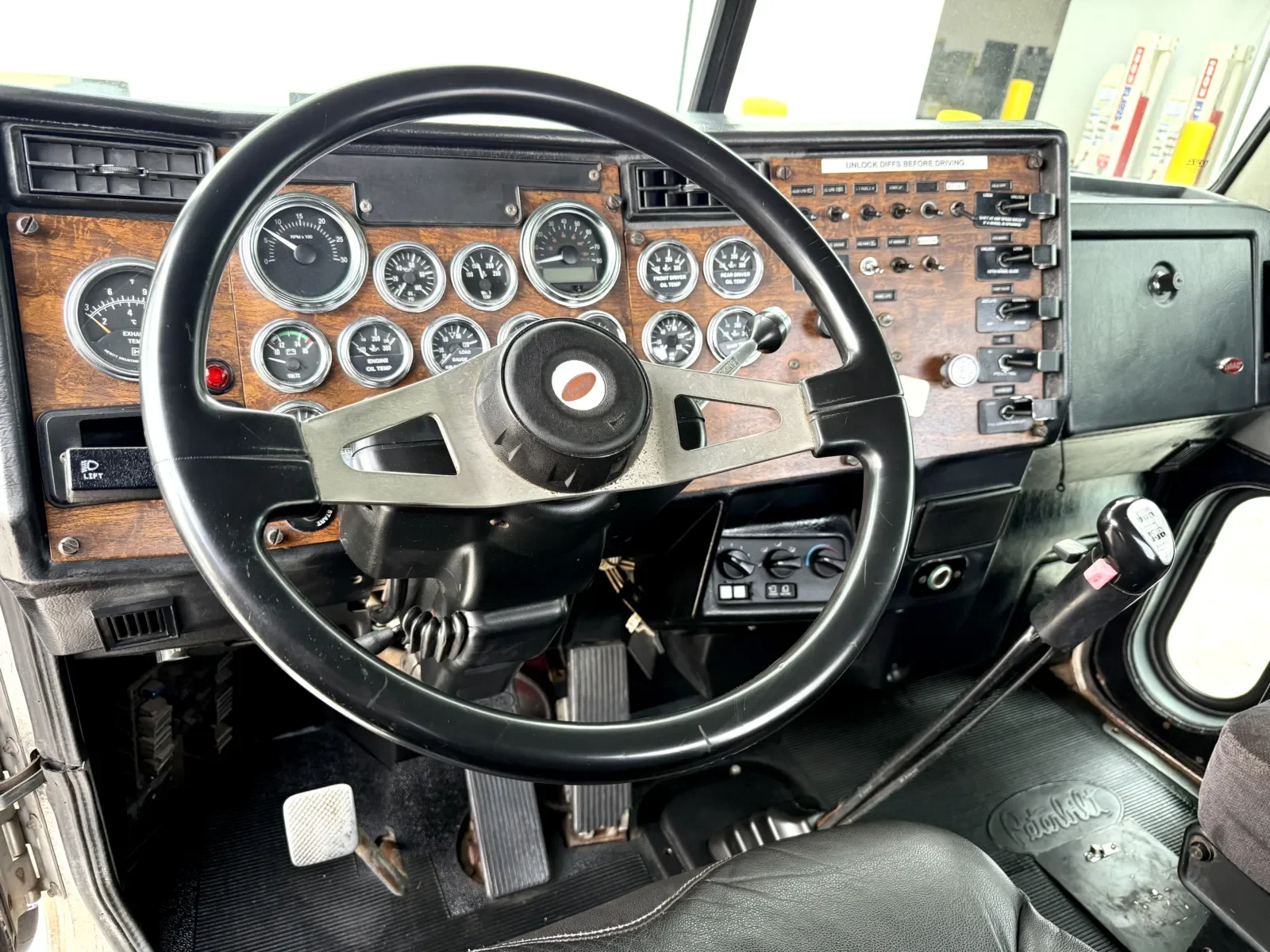 2000 Peterbilt in New Lenox, IL — photo 15