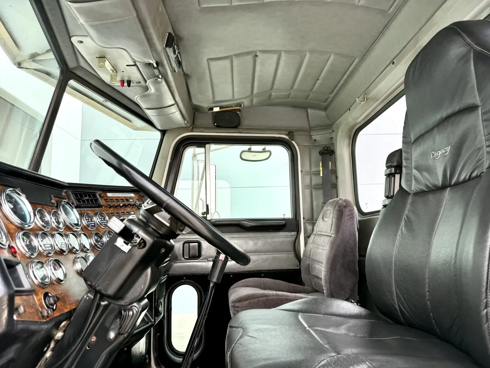 2000 Peterbilt in New Lenox, IL — photo 14