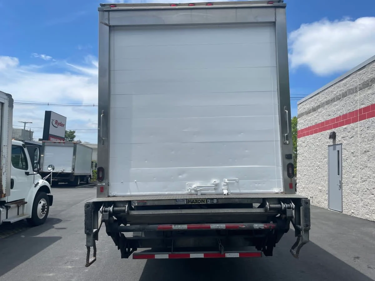 2018 Freightliner M2 106 - image 5