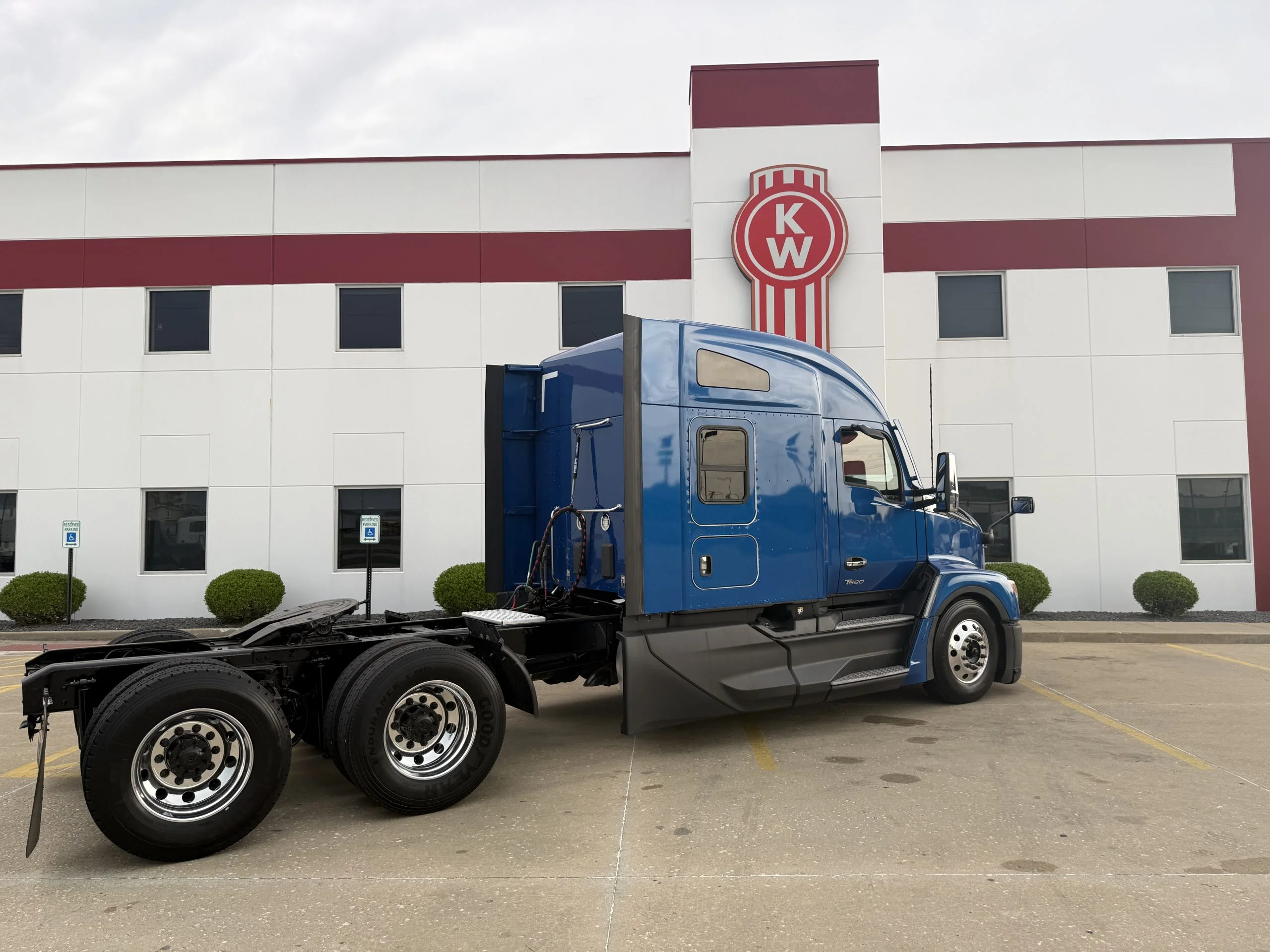 2024 Kenworth T680 - image 5
