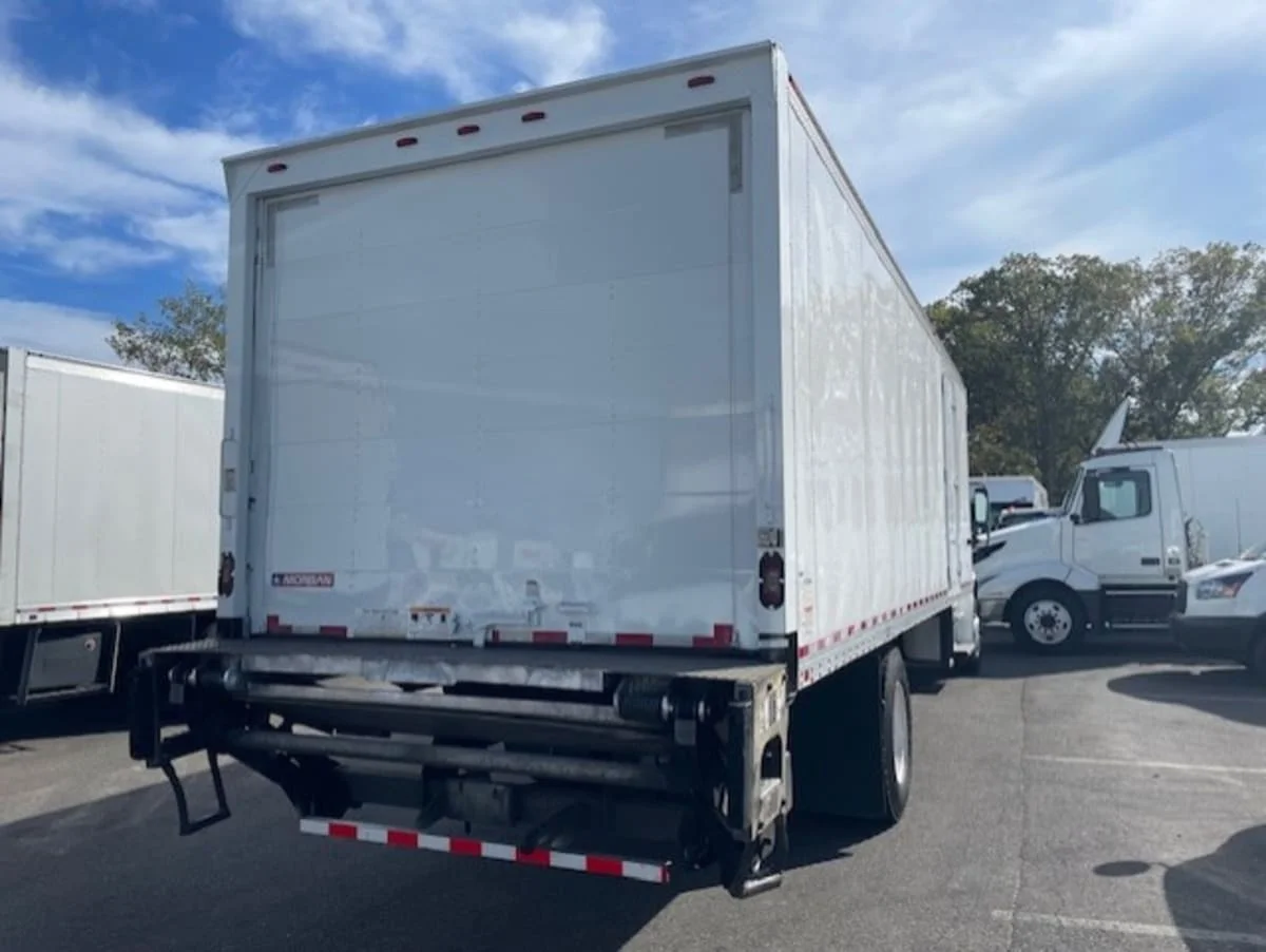 2017 Freightliner M2 106 - image 4