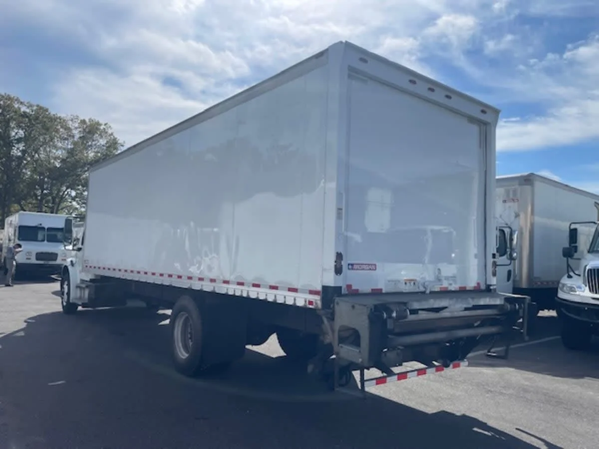 2017 Freightliner M2 106 in Farmingdale, NY — photo 6