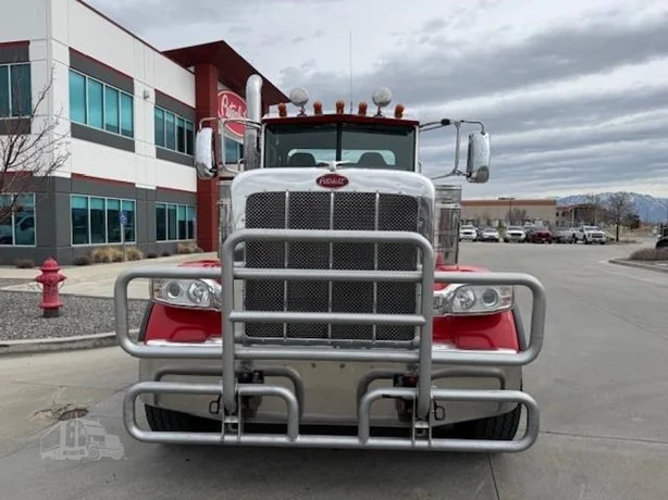 2023 Peterbilt 389 - image 3