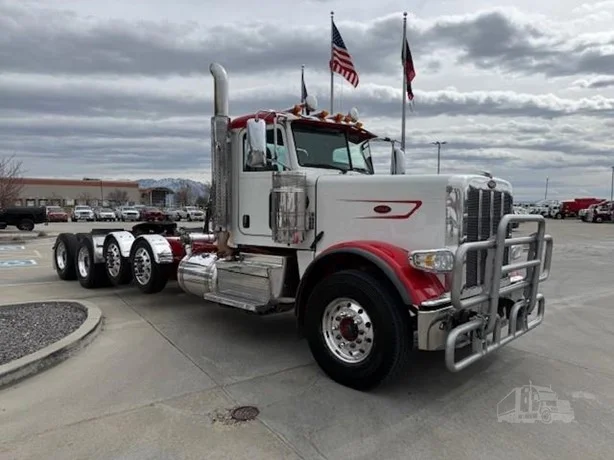 2023 Peterbilt 389 - image 4