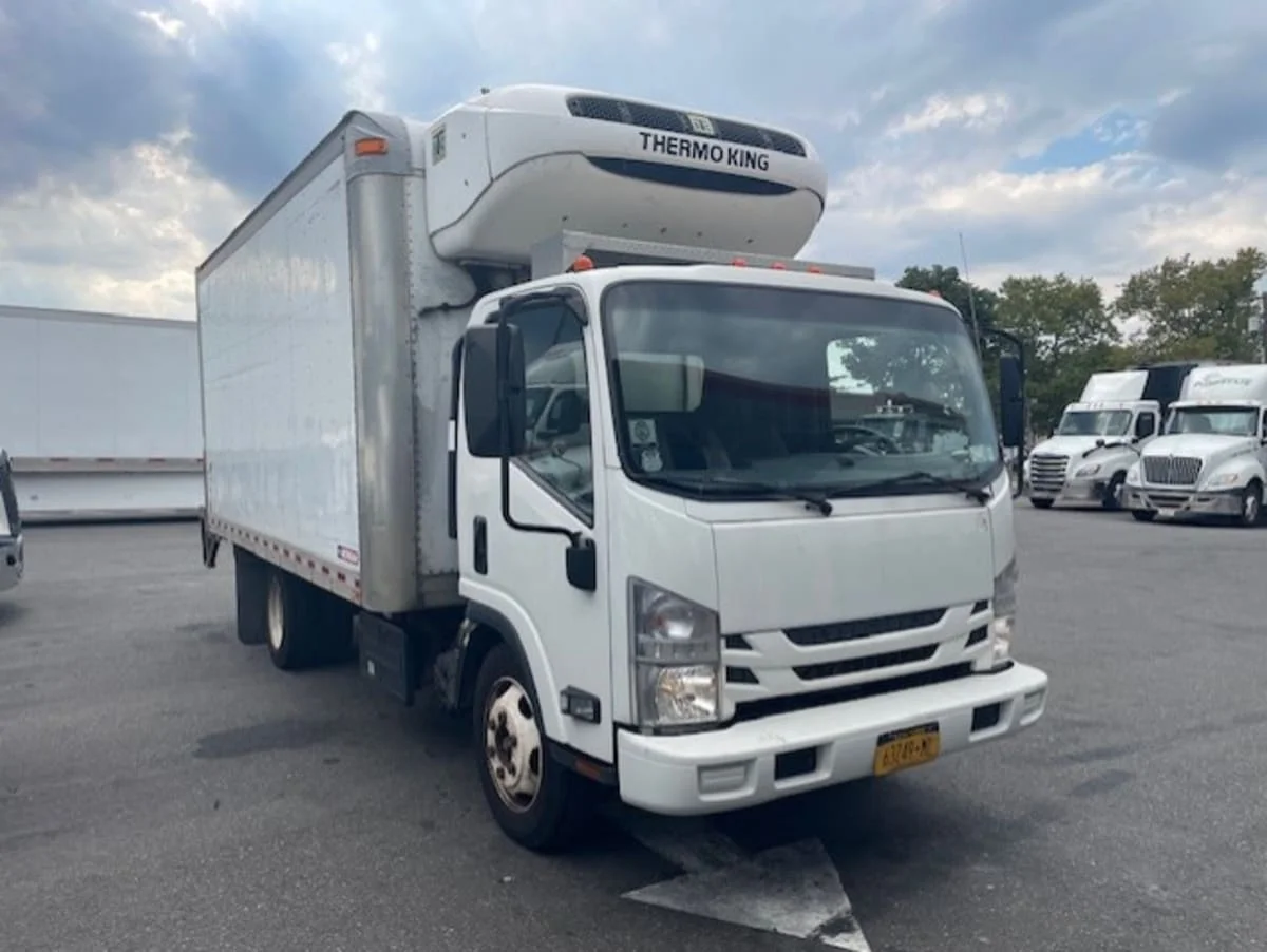 2018 Isuzu NPR - image 3