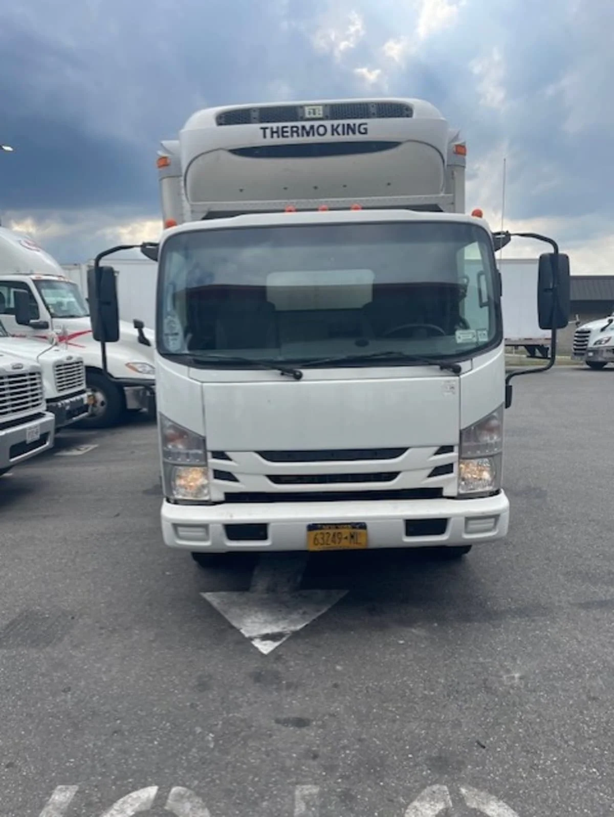 2018 Isuzu NPR - image 2