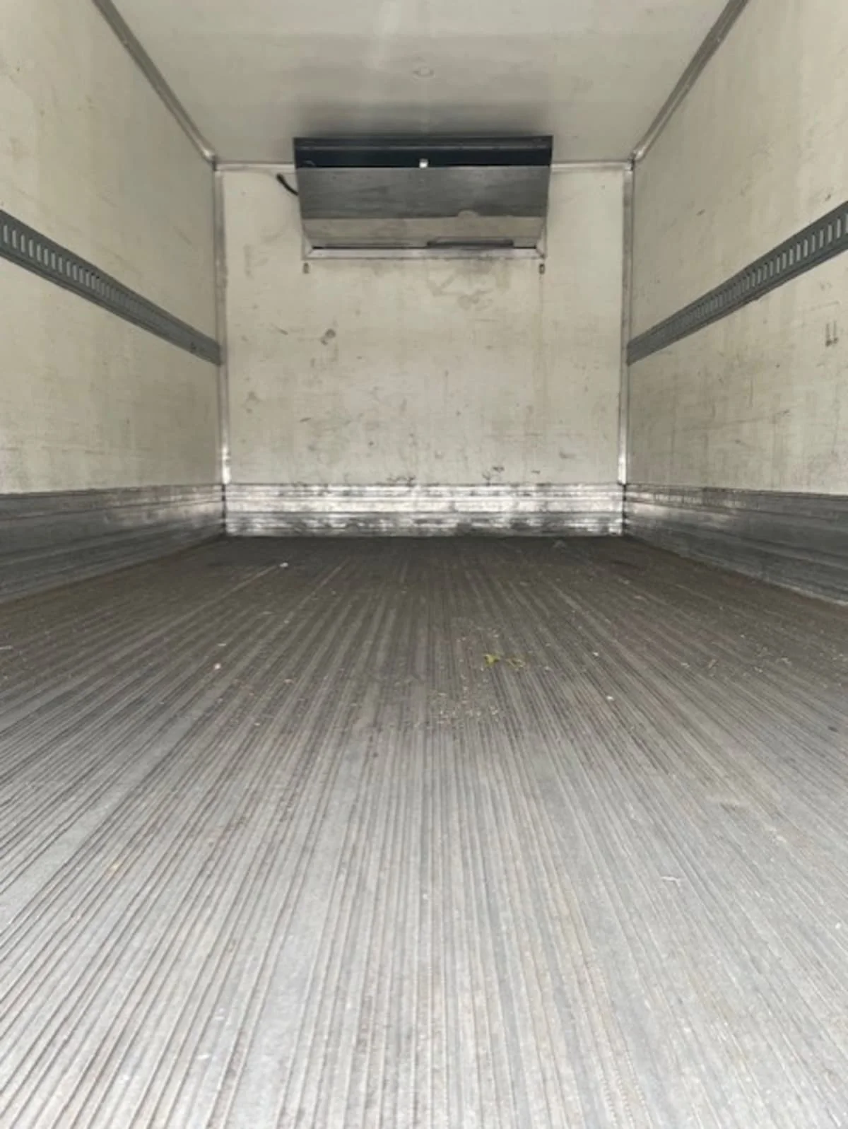 2018 Isuzu NPR - image 9