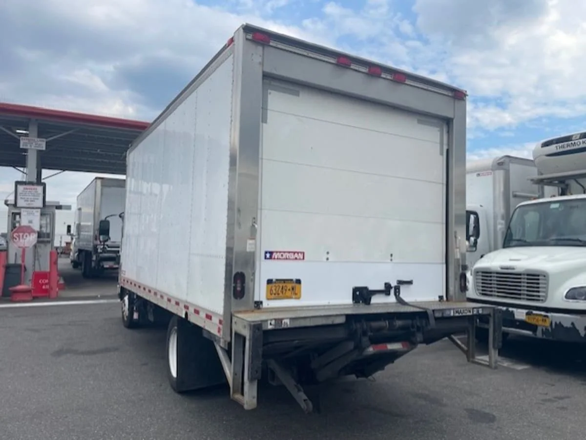 2018 Isuzu NPR - image 6