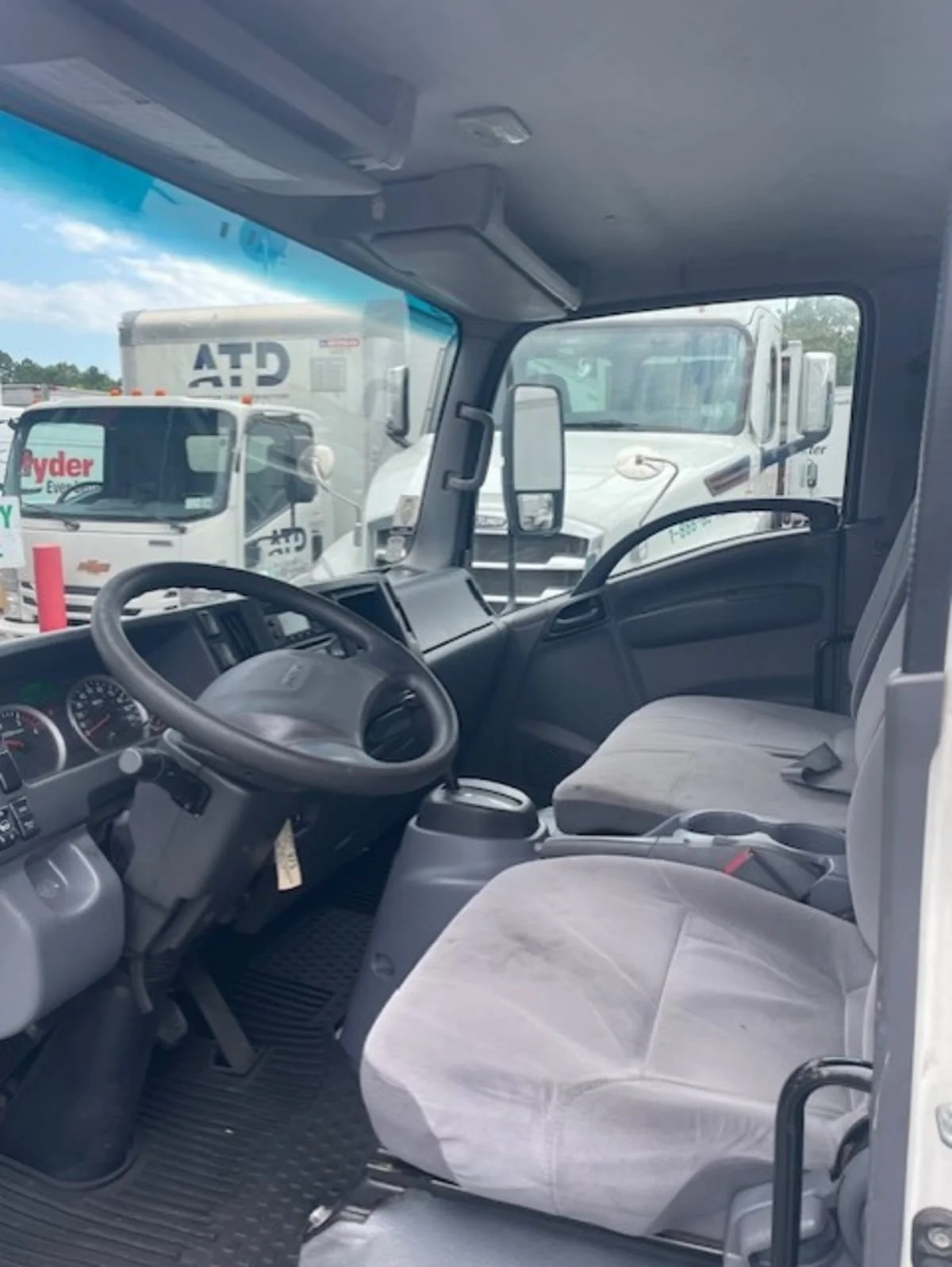 2018 Isuzu NPR - image 8