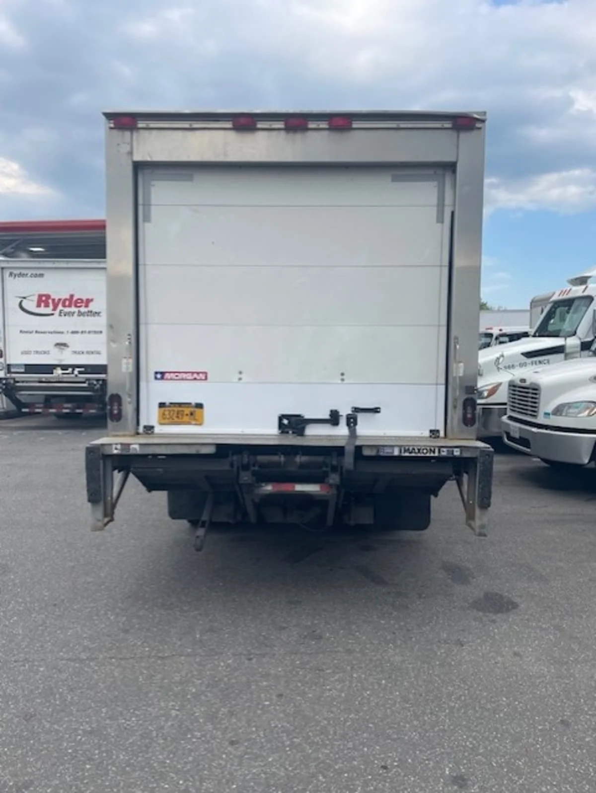 2018 Isuzu NPR - image 5