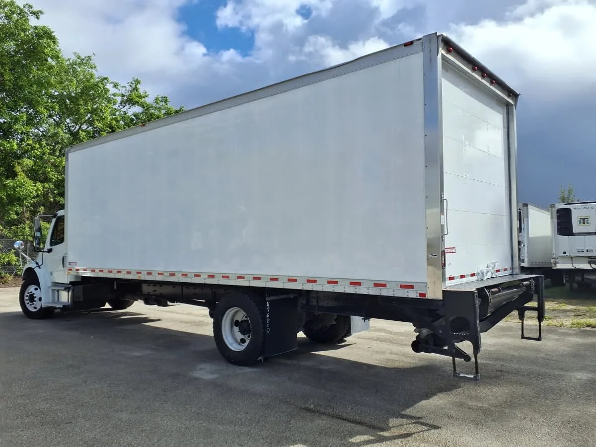 2019 Freightliner M2 106 - image 6