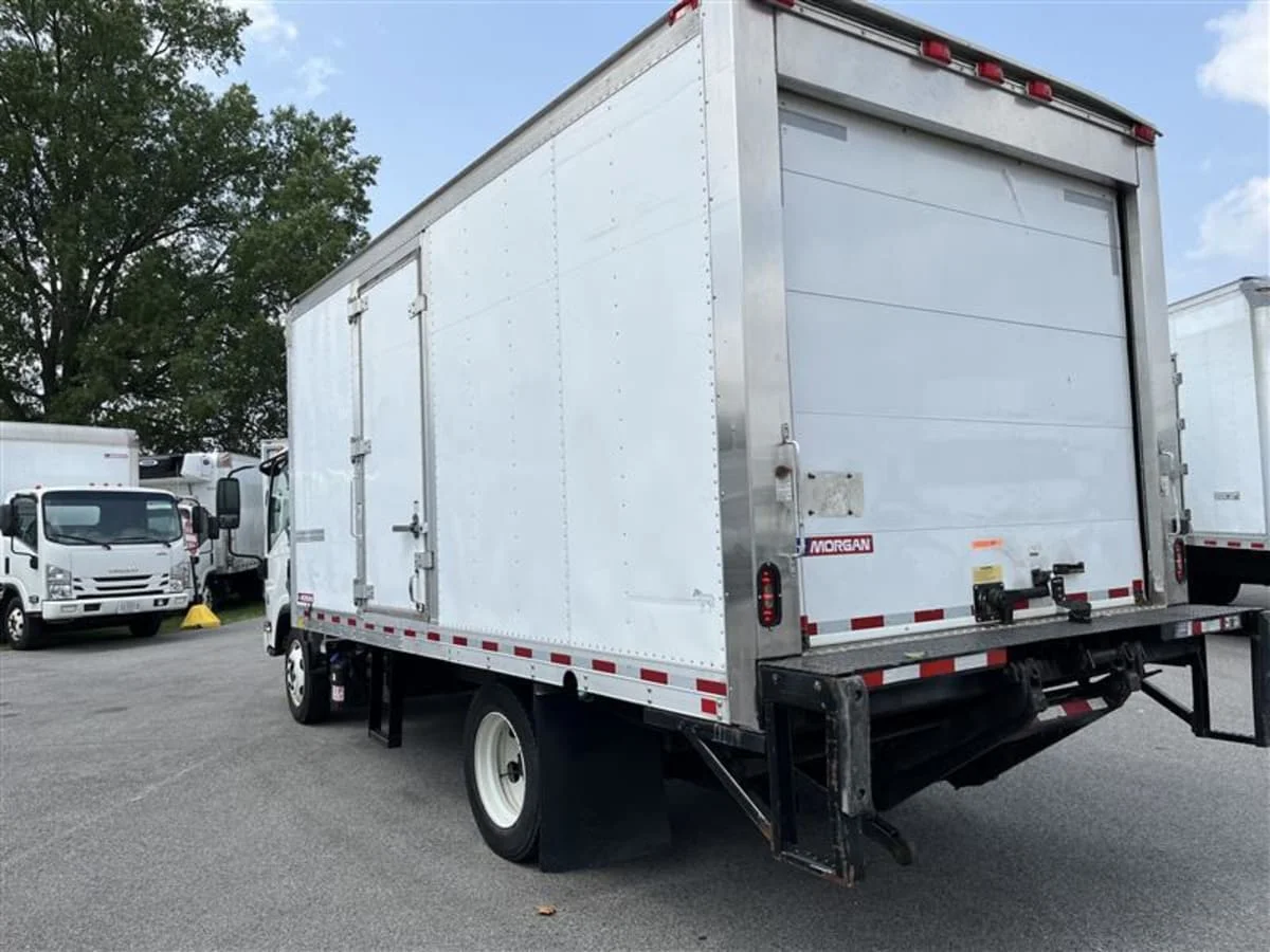 2019 Isuzu NRR - image 6