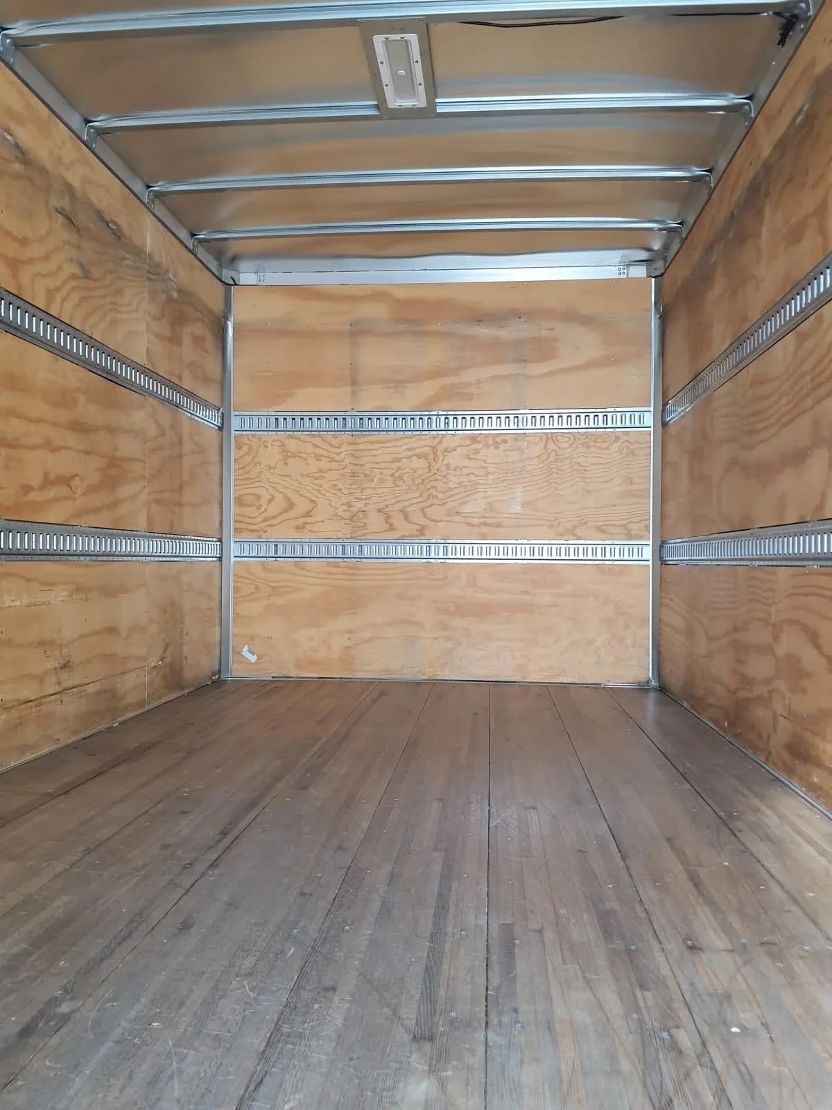 2021 International MV - image 8